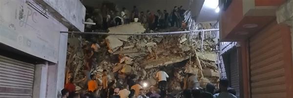 مقتل شخصين وانتشال 5 ناجين حتى الآن إثر انهيار مبنى في منطقة السيدة زينب بالقاهرة