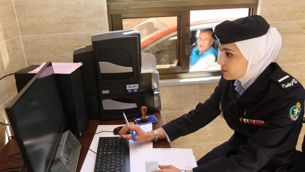 البدء بخطة تحويل رخص القيادة إلى إلكترونية اعتبارًا من الشهر المقبل