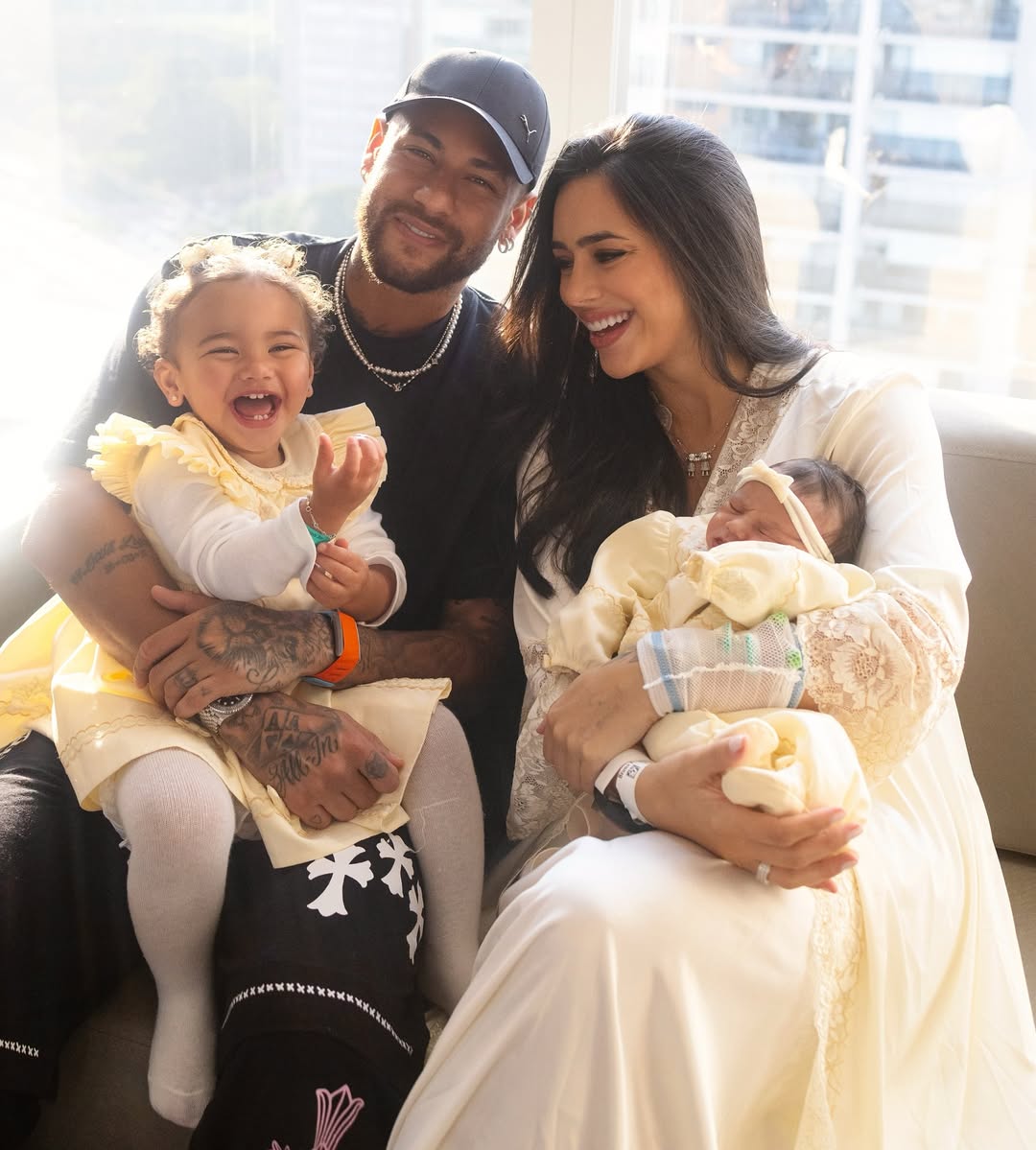 نيمار يستقبل طفلته الرابعة ميل وسط أجواء من الفرح والحب