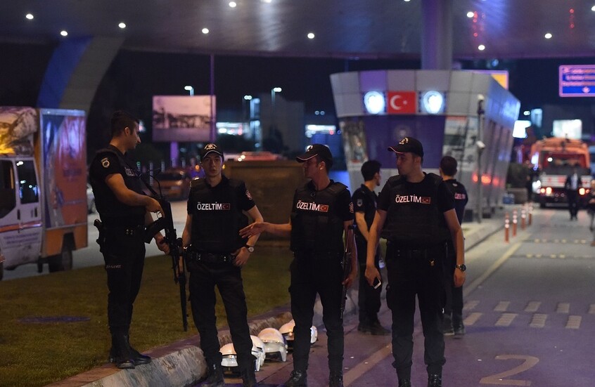 رسم كاريكاتيري للنبي محمد ﷺ يقود رئيس تحرير مجلة تركية عريقة إلى خلف القضبان