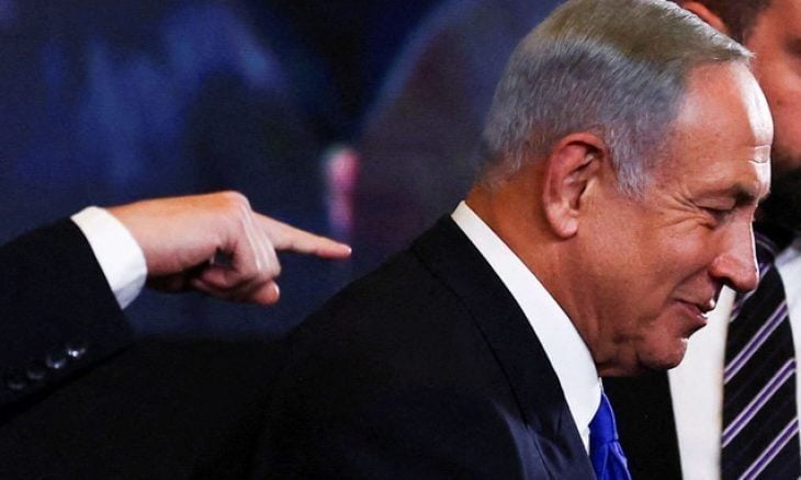 نتنياهو يهاجم صحيفة أمريكية فضحت مساعيه لإطالة الإبادة بغزة