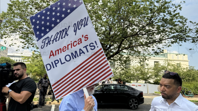 بالدموع.. 1300 موظف يغادرون الخارجية الأميركية