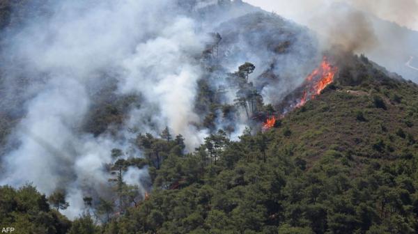 سوريا تغلق معبرا مع تركيا بسبب اقتراب الحرائق