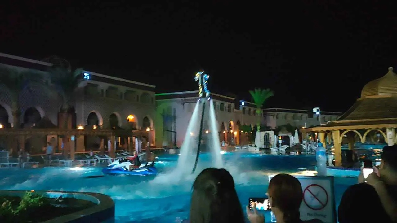 مصر.. وفاة لاعب فلاي بورد أثناء عرض استعراضي