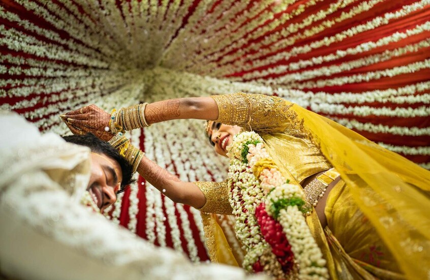 بعد ترتيبه لزواجها من ابنه.. أب هندي يختطف العروس لنفسه في مفاجأة صادمة!