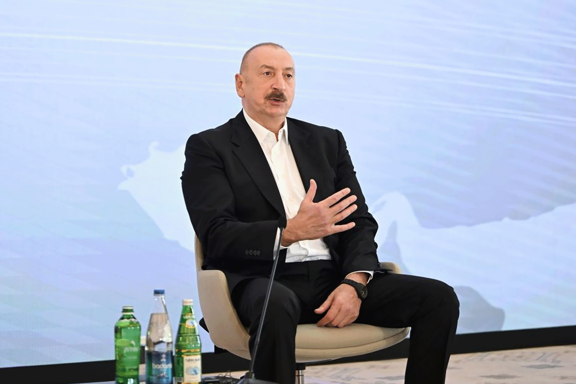 علييف يطالب روسيا بالاعتراف بإسقاط طائرة أذربيجانية العام الماضي