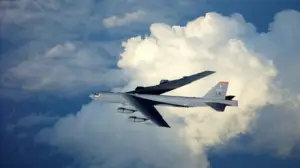 قائد طائرة ركاب يتفادى حادثاً كارثياً مع قاذفة قنابل أمريكية