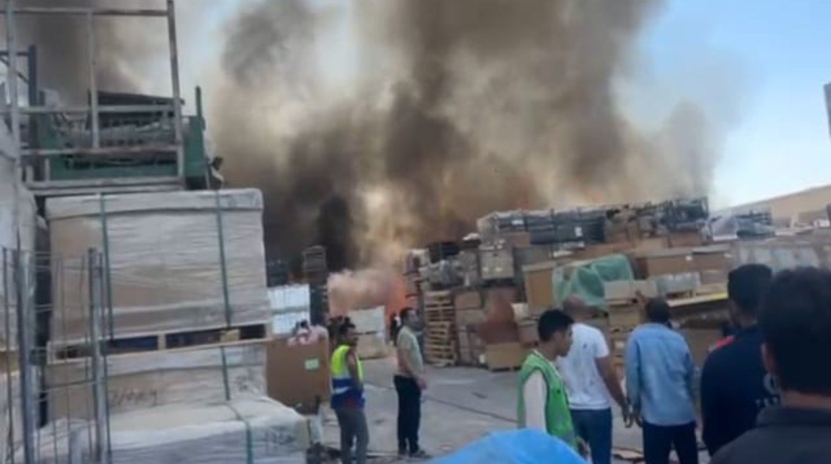 حريق ضخم بمخزن شركة قهوة يخلف 30 مصابًا