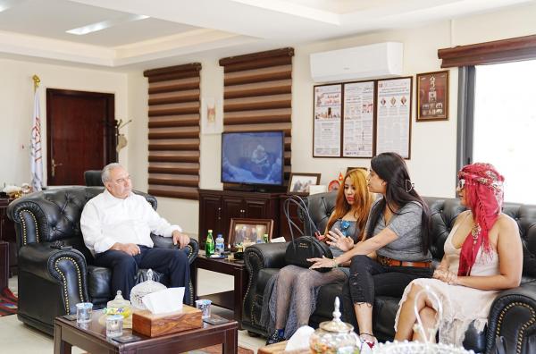 مؤثرات هنود للترويج في البترا  صور