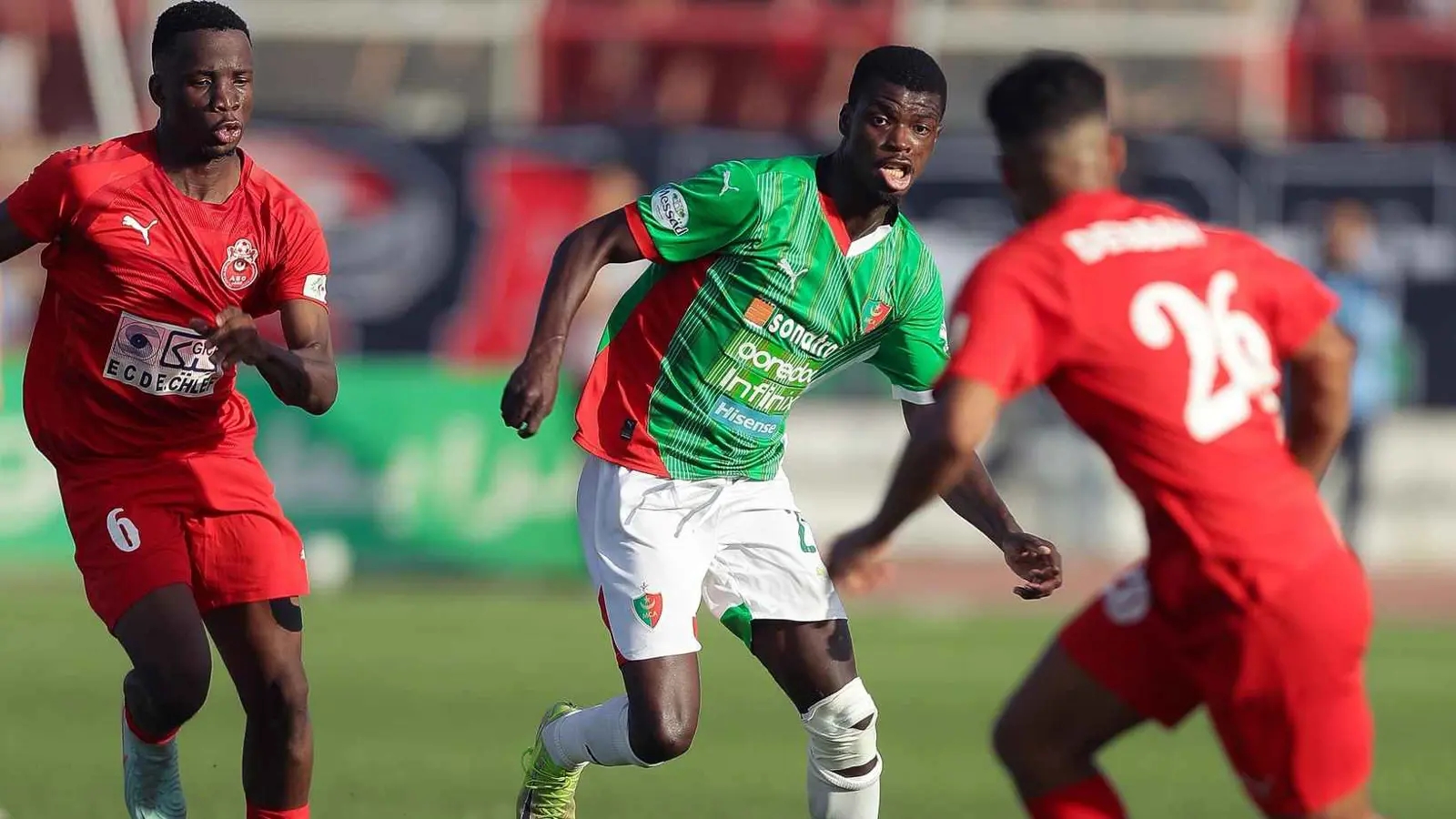 نادٍ جزائري يحرك دعوة قضائية بعد استعمال شعاره على ملابس داخلية