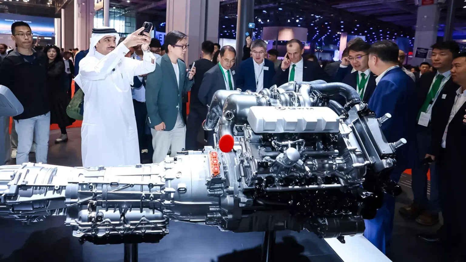 الصين تستعد لمنافسة فيراري ولامبورجيني بسوبركار جديدة بمحرك V8 خارق .. صور