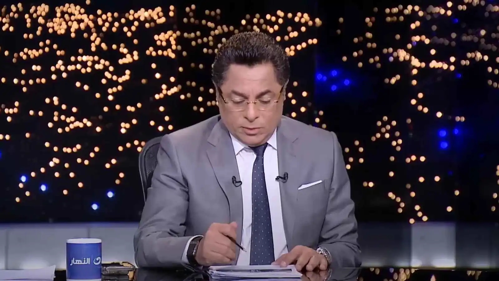 على الهواء.. إعلامي مصري يتعرض لوعكة صحية مفاجئة