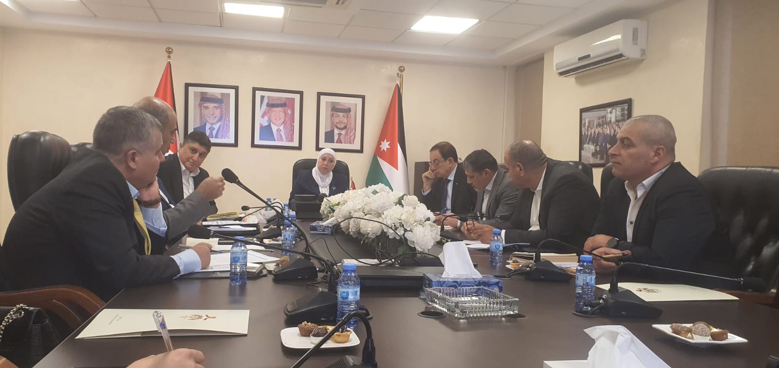 التهتموني تبحث البرنامج التنفيذي لرؤية التحديث الاقتصادي لقطاع النقل 2026–2029