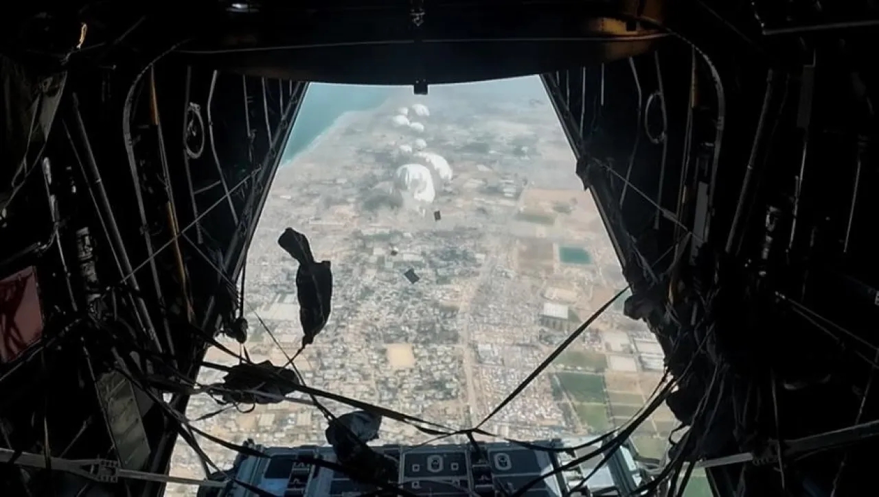 تفاصيل الإنزال الجوي الأردني على غزة