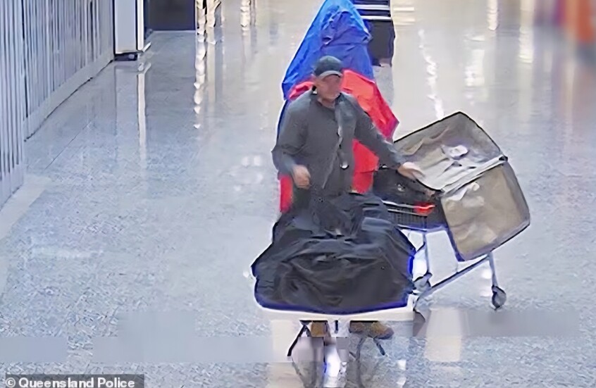 في واقعة طريفة.. رجل يسرق عشرات الأحذية من متجر دون أن يدرك أنها غير متطابقة! (فيديو)