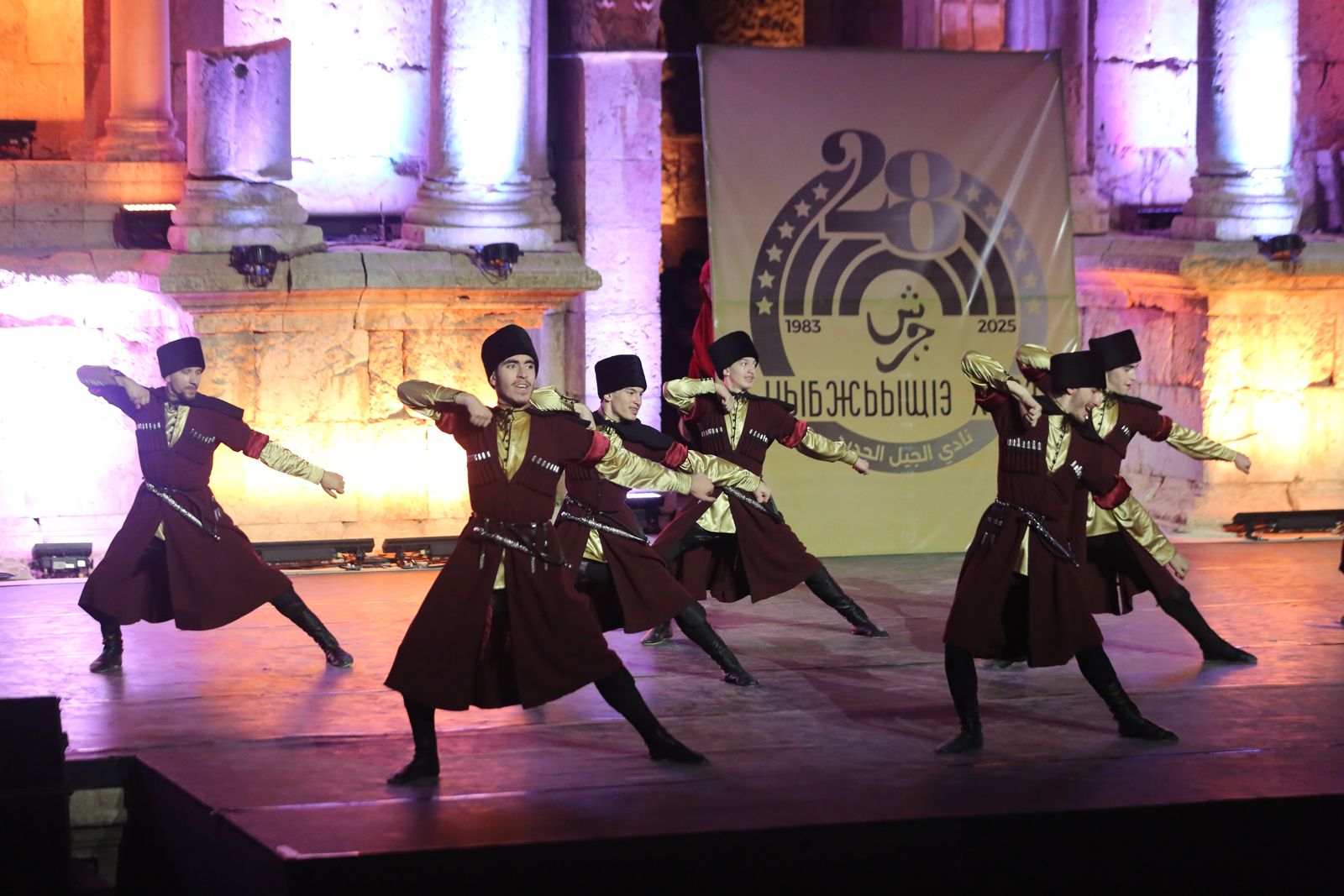 الأكثر مشاركة في مهرجان جرش فرقة نادي الجيل تقدم فلكلور وتراث الشركس على المسرح الجنوبي