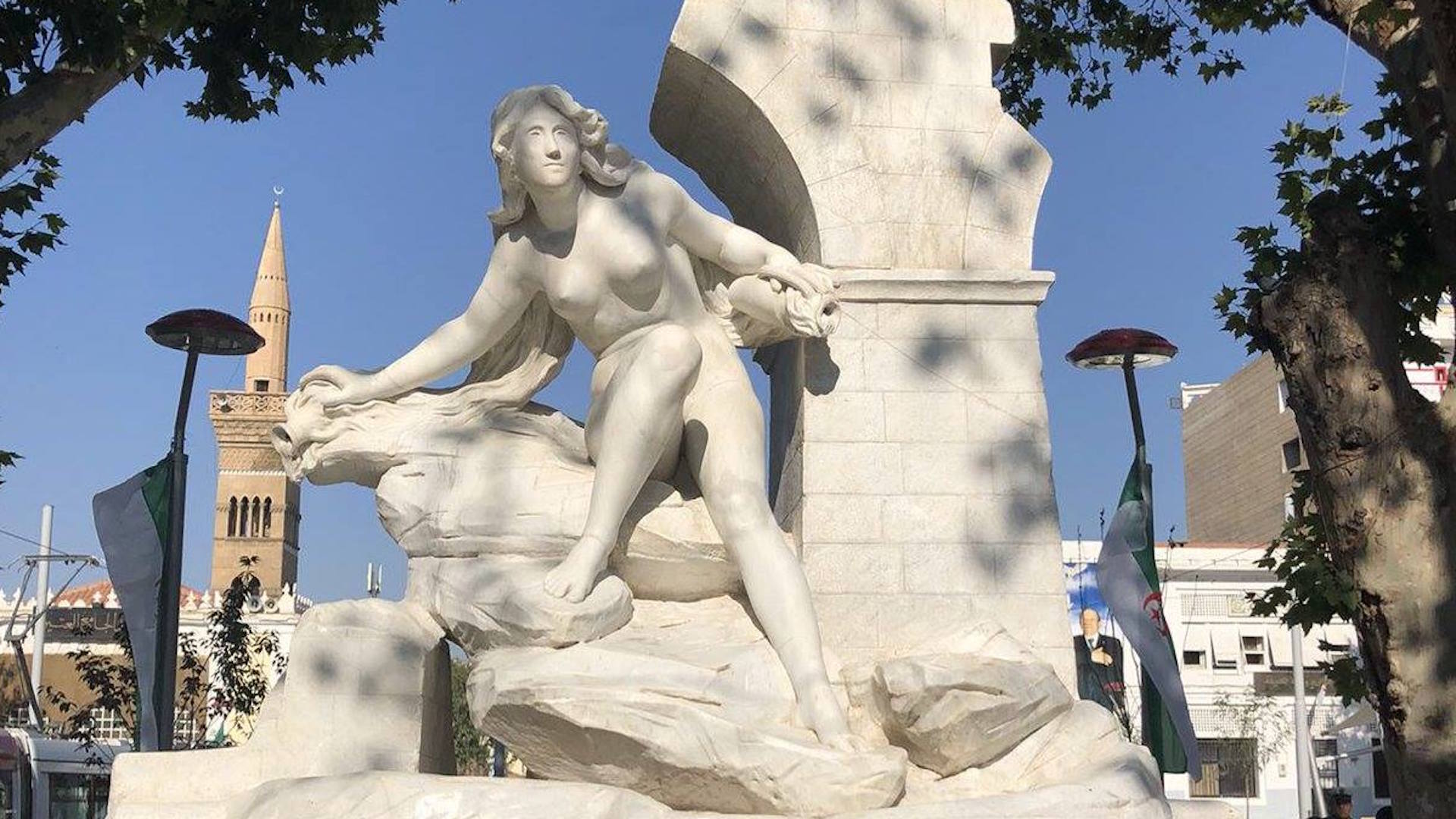 ضجة واسعة في الجزائر بعد تخريب تمثال عين الفوارة للمرة الثالثة