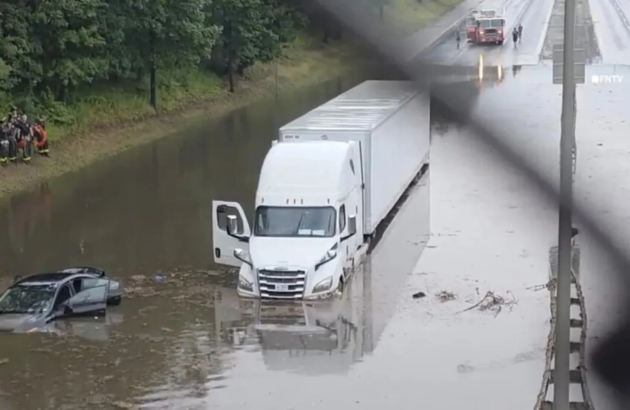 نيويورك تغرق .. فيضانات مدمرة تضرب الساحل الشرقي للمرة الثانية!  فيديو