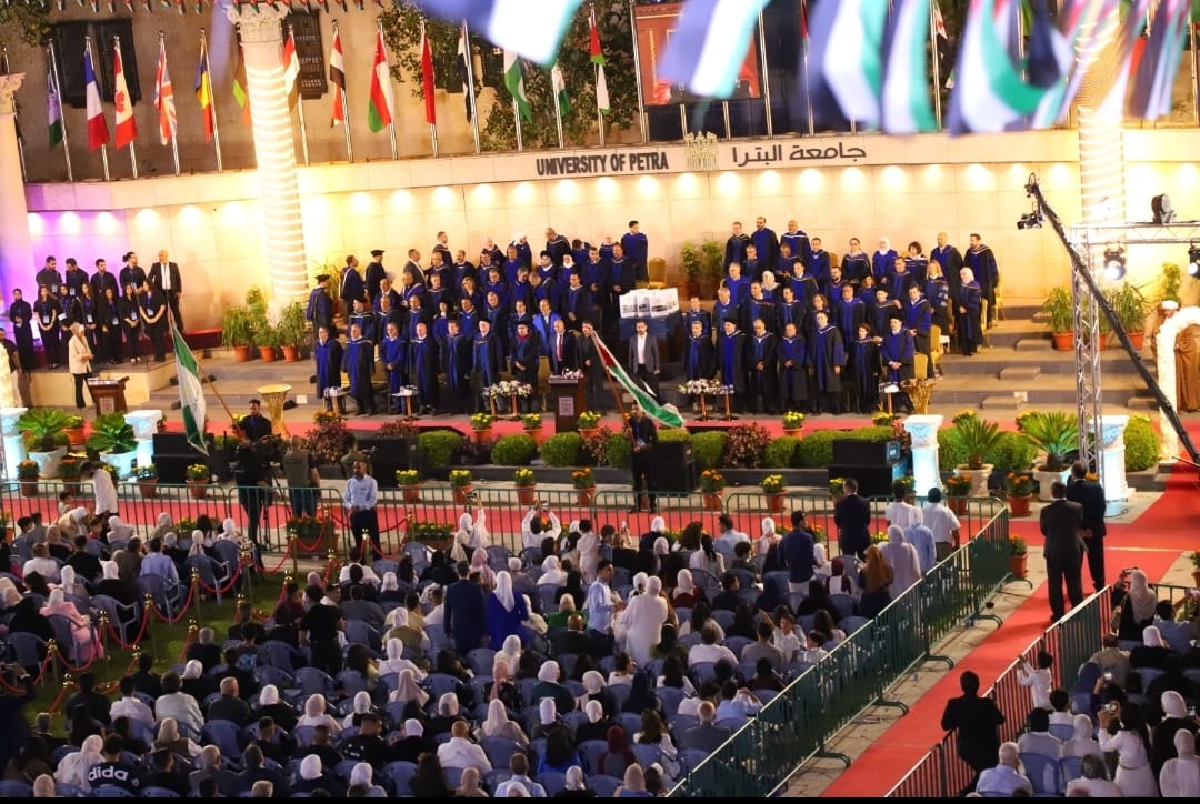 رئيس جامعة البترا يرعى حفل تخريج الفوج 31 ويعلن عن استحداث برامج جديدة