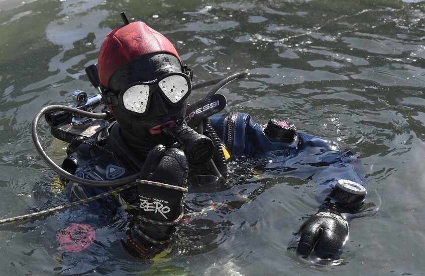 بعد 5 أيام تحت الماء.. غواص صيني لمنقذيه: هل لديكم سيجارة؟