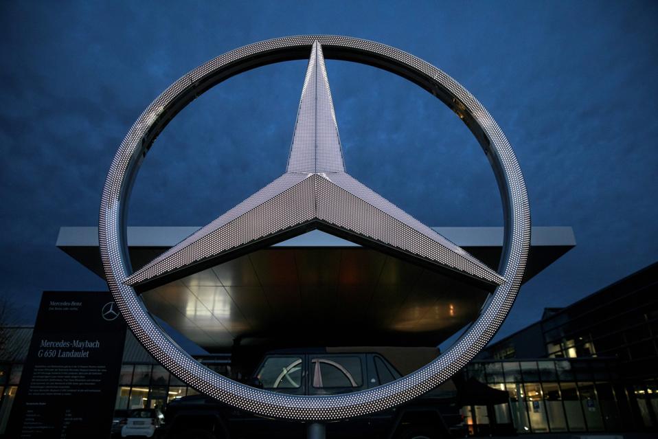 مرسيدس مقلدة.. شركة السيارات الألمانية تحذر من اكتشاف 1.5 مليون منتج حول العالم