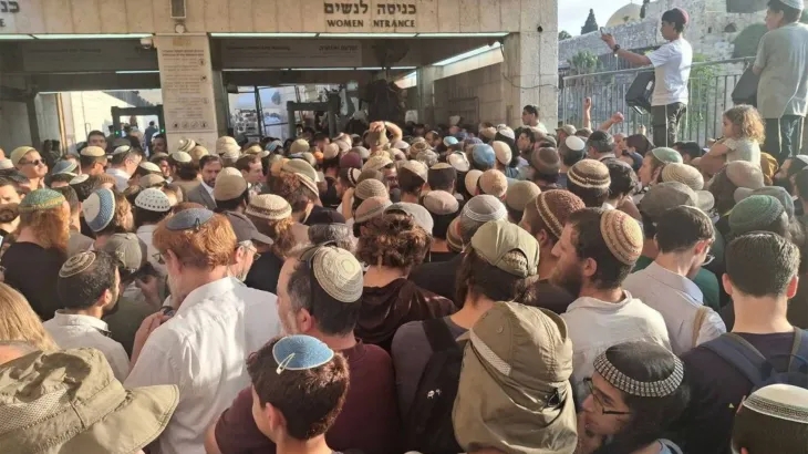 فوج متطرفين كل 10 دقائق.. بن غفير يقود أكبر اقتحام للأقصى