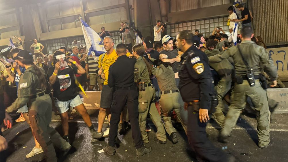 صدامات بين متظاهرين والشرطة في تل أبيب