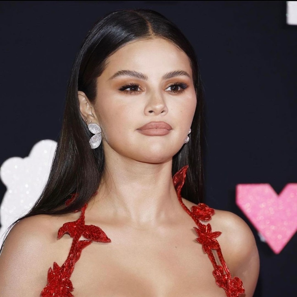 زلّة لسان سيلينا غوميز تكشف سرا عن تايلور سويفت وحبيبها