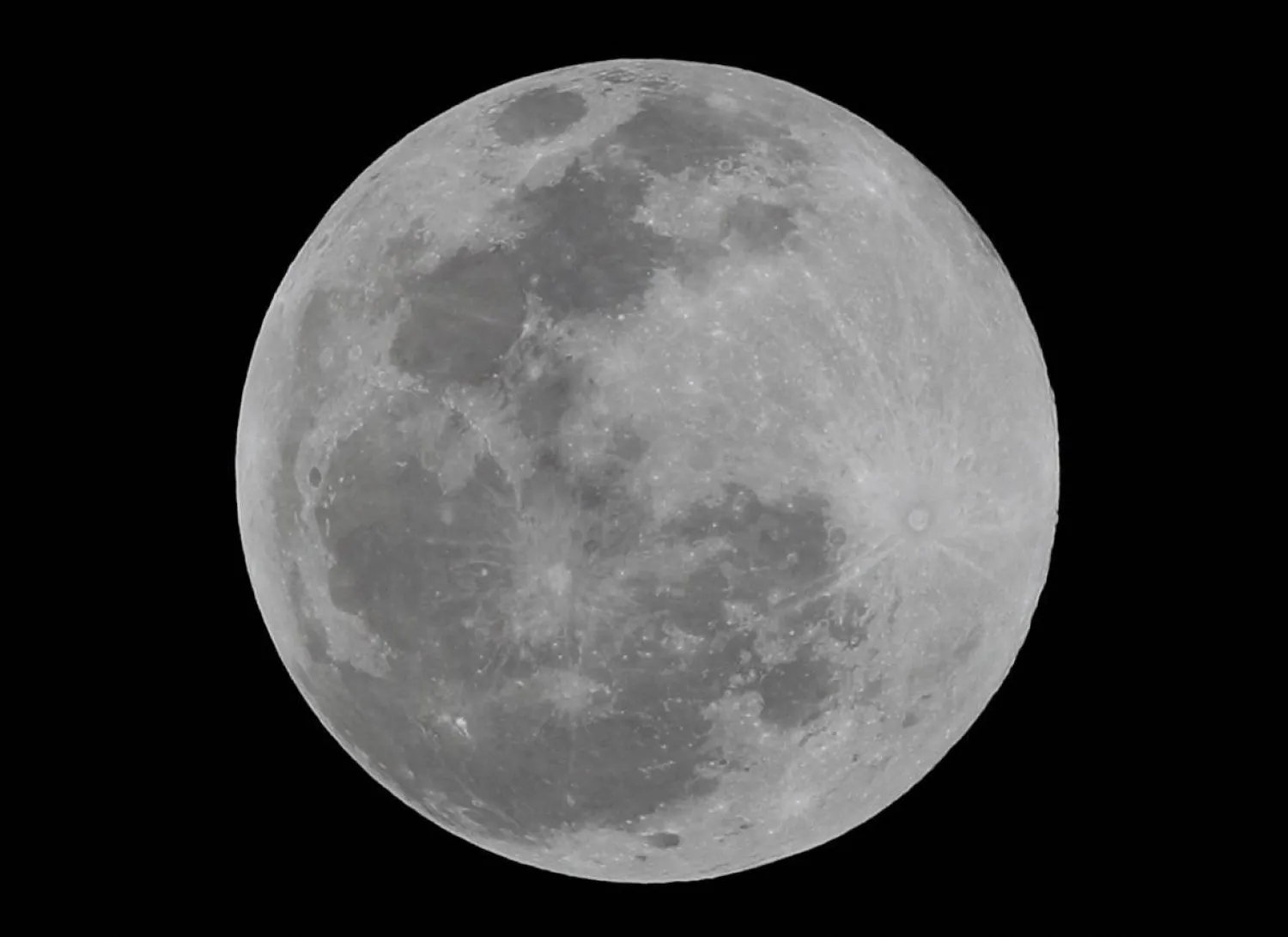 مفاعل نووي على سطح القمر.. ما القصة!!