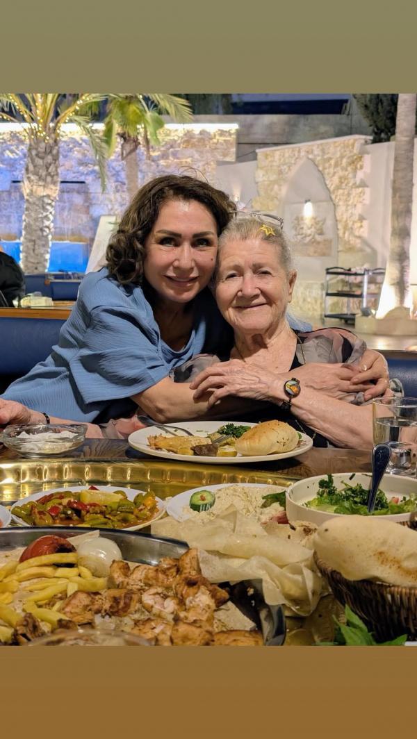 الفنانة سهير فهد لوالدتها: أنتِ كل الناس