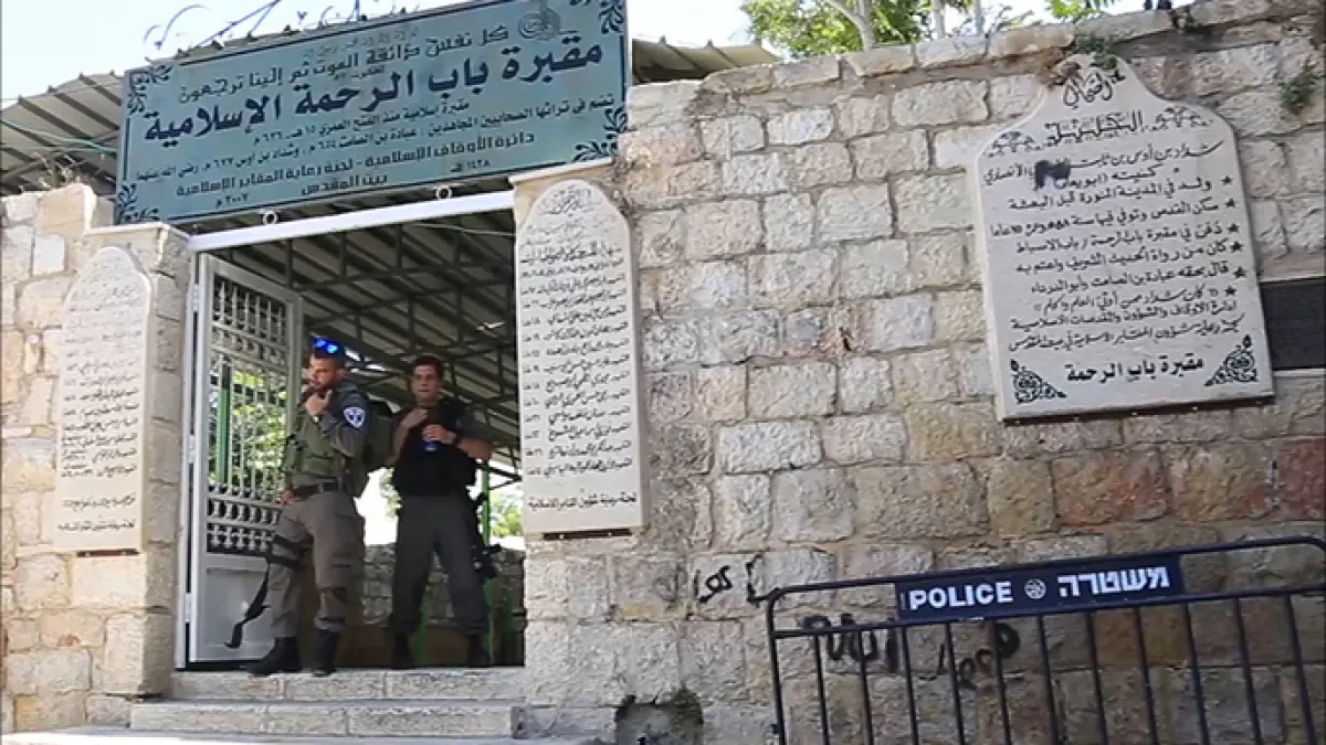 مستوطنون يقتحمون مقبرة باب الرحمة قرب المسجد الأقصى