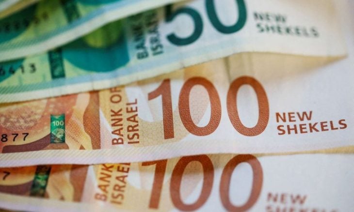 إسرائيل تقتطع 110 ملايين شيكل من المقاصة لصالح عملاء اعتقلوا من أجهزة السلطة الفلسطينية