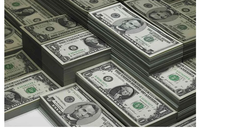 الدولار يتراجع مع ترقب خفض أسعار الفائدة