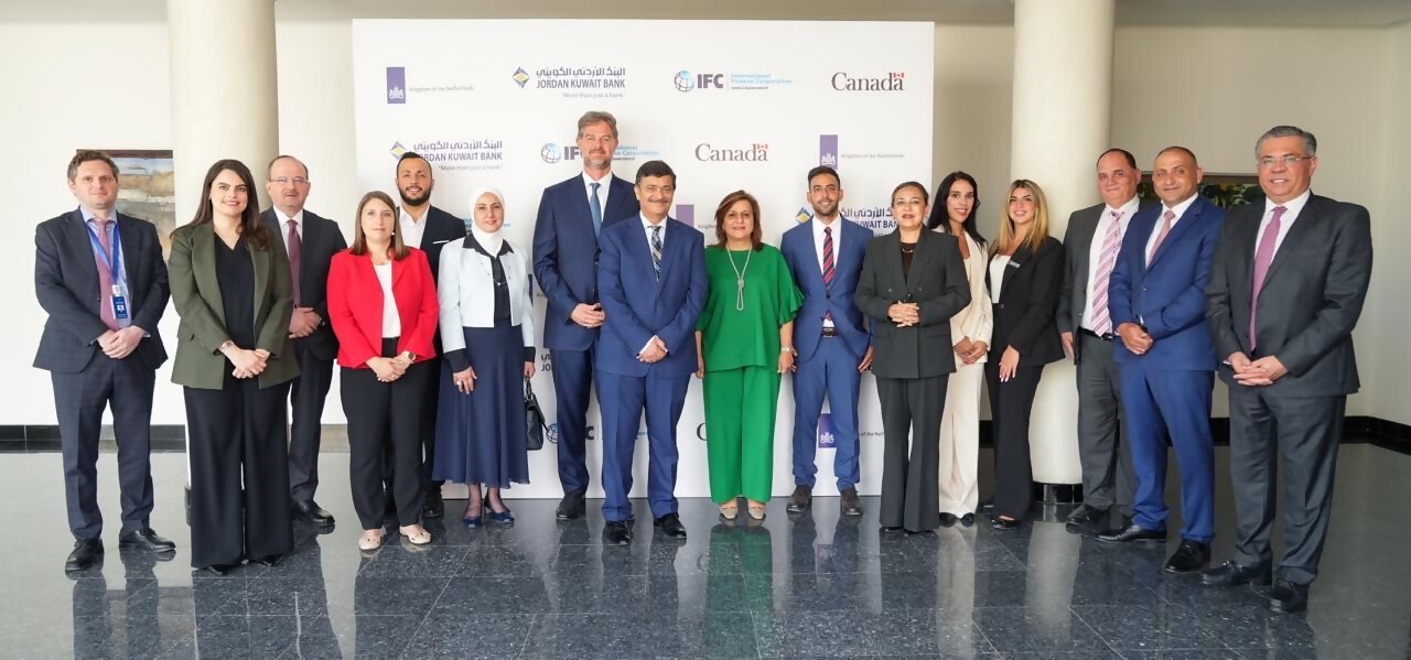 البنك الأردني الكويتي يحتفل بتخصيص كامل عوائد أول سند أخضر في الأردن وبإطلاق تقريره الأول للتمويل المستدام