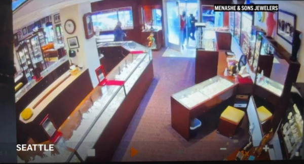 واشنطن .. لصوص يسرقون مجوهرات بمليوني دولار في 90 ثانية