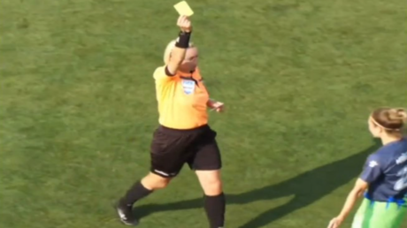 أغرب بطاقة صفراء في دوريات كرة القدم