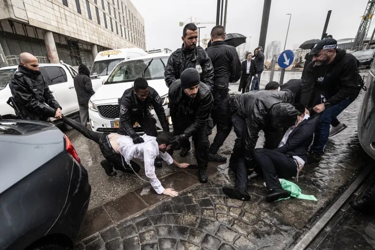 مطار بن غوريون يتحول لثكنة عسكرية للقبض على متهربين من التجنيد