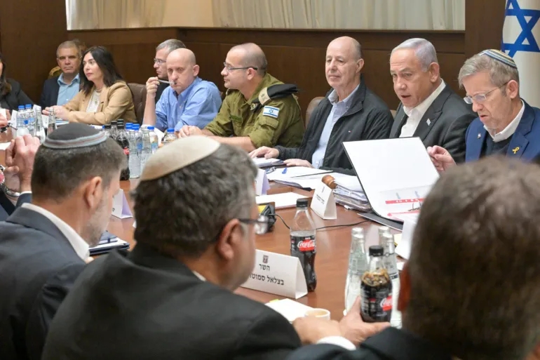 خلاف حاد بين نتنياهو والجيش حول توقيت هجوم غزة و المحتجزين