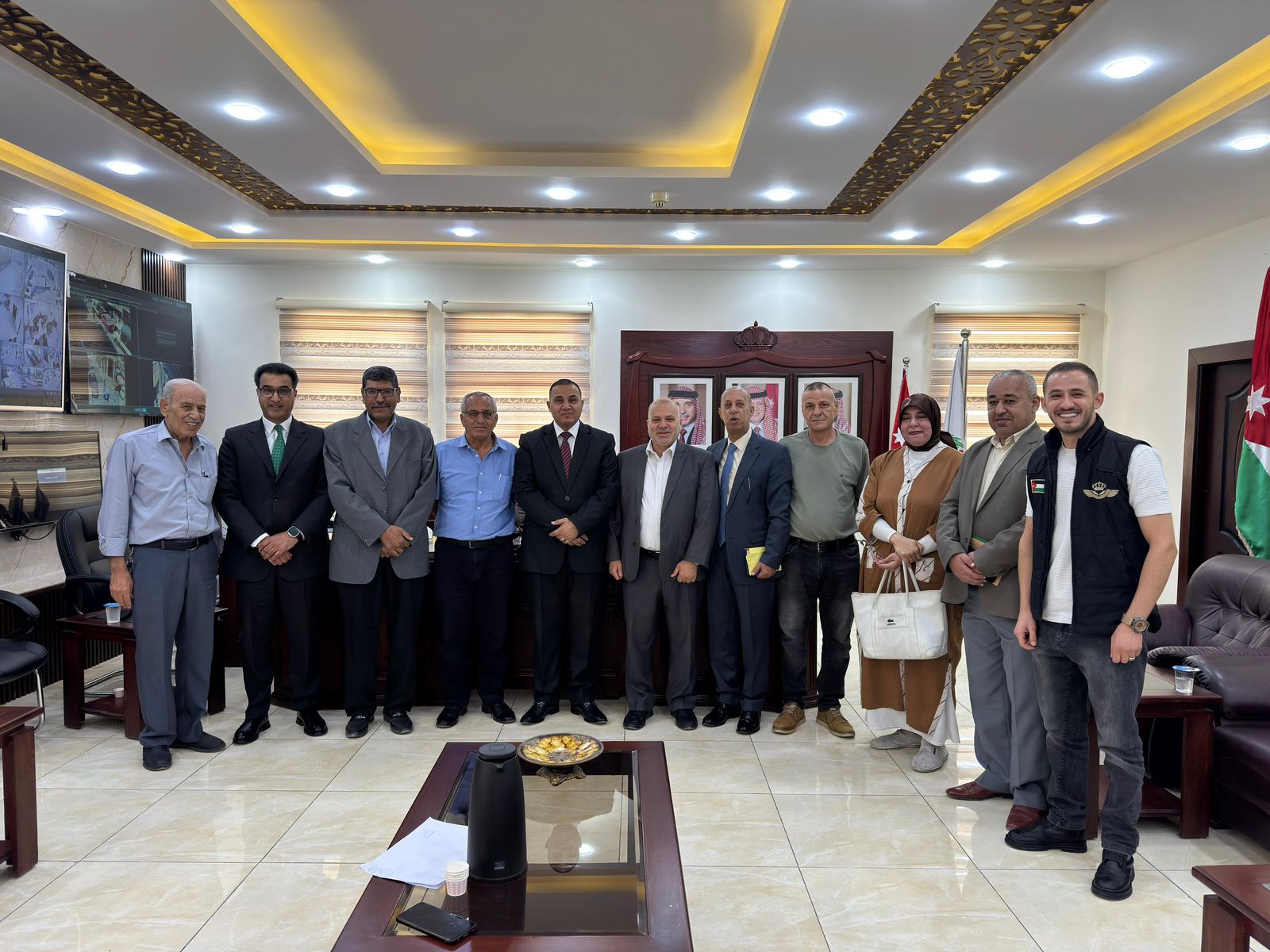 خلال لقائه صحفيي الزرقاء :   محافظ الزرقاء يتوعد كل من ينتحل صفة صحفي