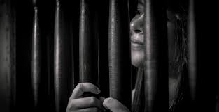 العثور على أعمال فنية تقدر بمائة مليون جنيه إسترليني تحت سرير سجينة