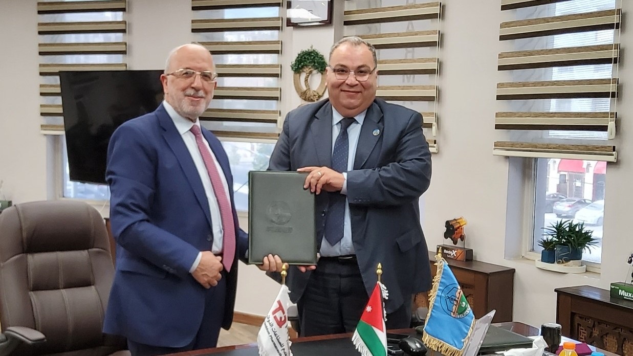 توقيع اتفاقية تعاون بين جامعة الزرقاء وشركة التقدم للصناعات الدوائية