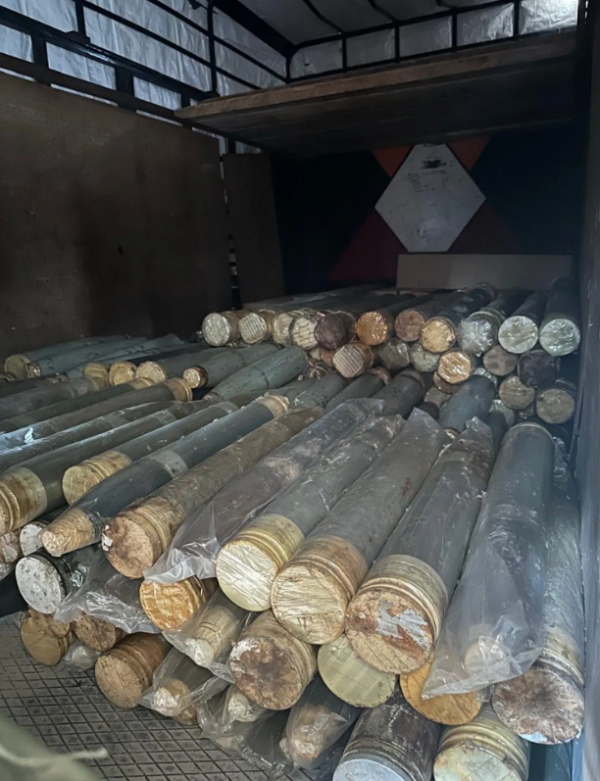 بدء تسليم السلاح الفلسطيني من مخيمات صور إلى الجيش اللبناني