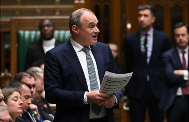 بسبب غزة.. زعيم حزب بريطاني سيقاطع عشاء على شرف ترامب