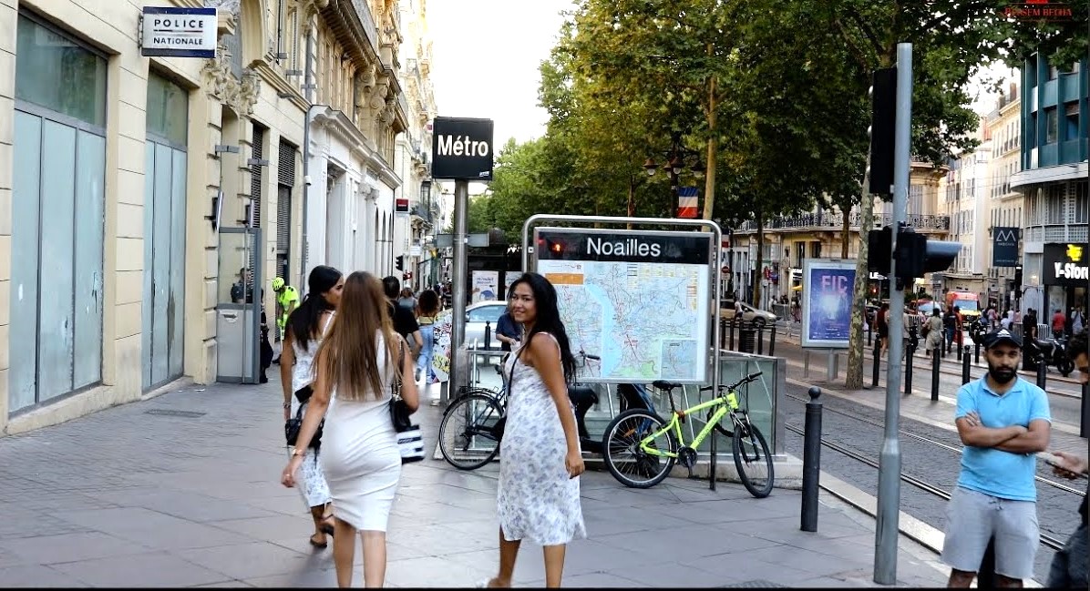 فرنسا تطرد سياحها.. أيها السائح، عد إلى بلدك!