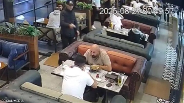 فيديو اغتيال رئيس نادٍ تركي برصاصة قاتلة من مسافة صفر داخل مقهى