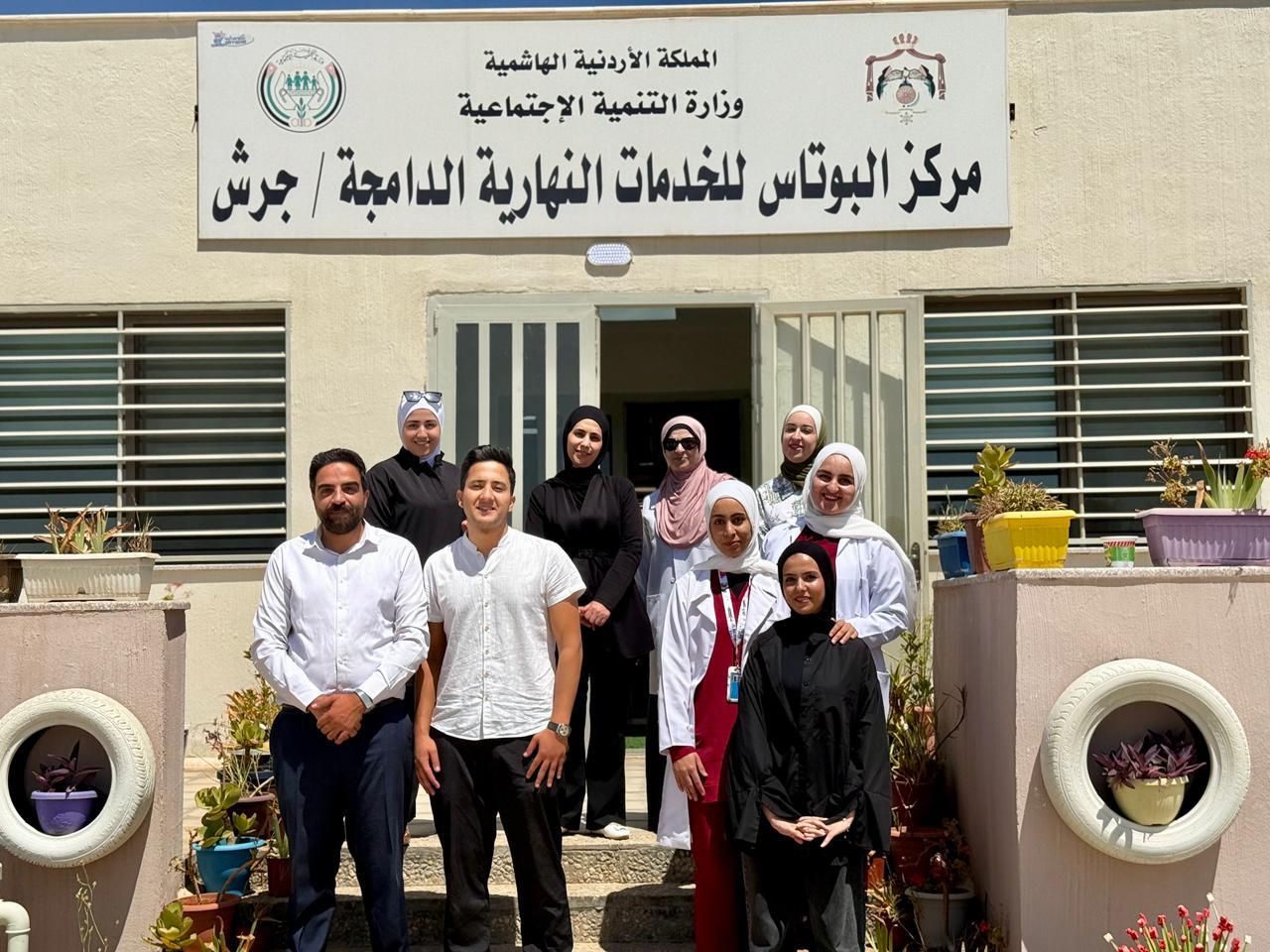 كلية التمريض في جامعة فيلادلفيا تنظم زيارة ميدانية إلى مركز البوتاس في جرش