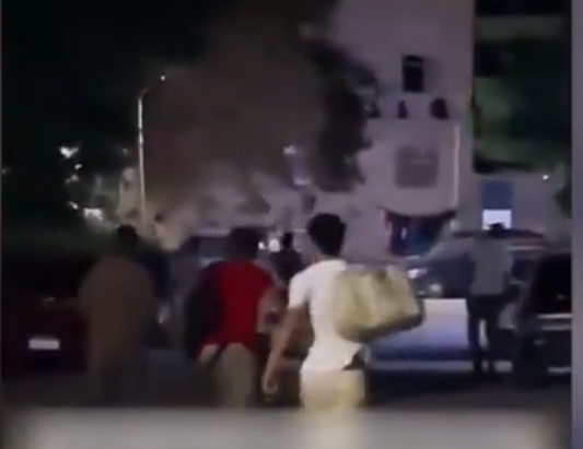 على طريقة الأفلام.. هروب نزلاء مصحة علاجية في مصر (فيديو)