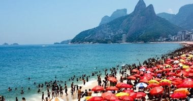 أكثر 10 شواطئ ازدحامًا في العالم 2025