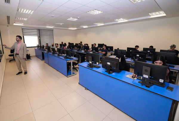 جامعة العلوم التطبيقية الخاصة ترفع طاقتها الاستيعابية إلى 18#44;000 طالب وتقدم منح تشجيعية للمتميزين