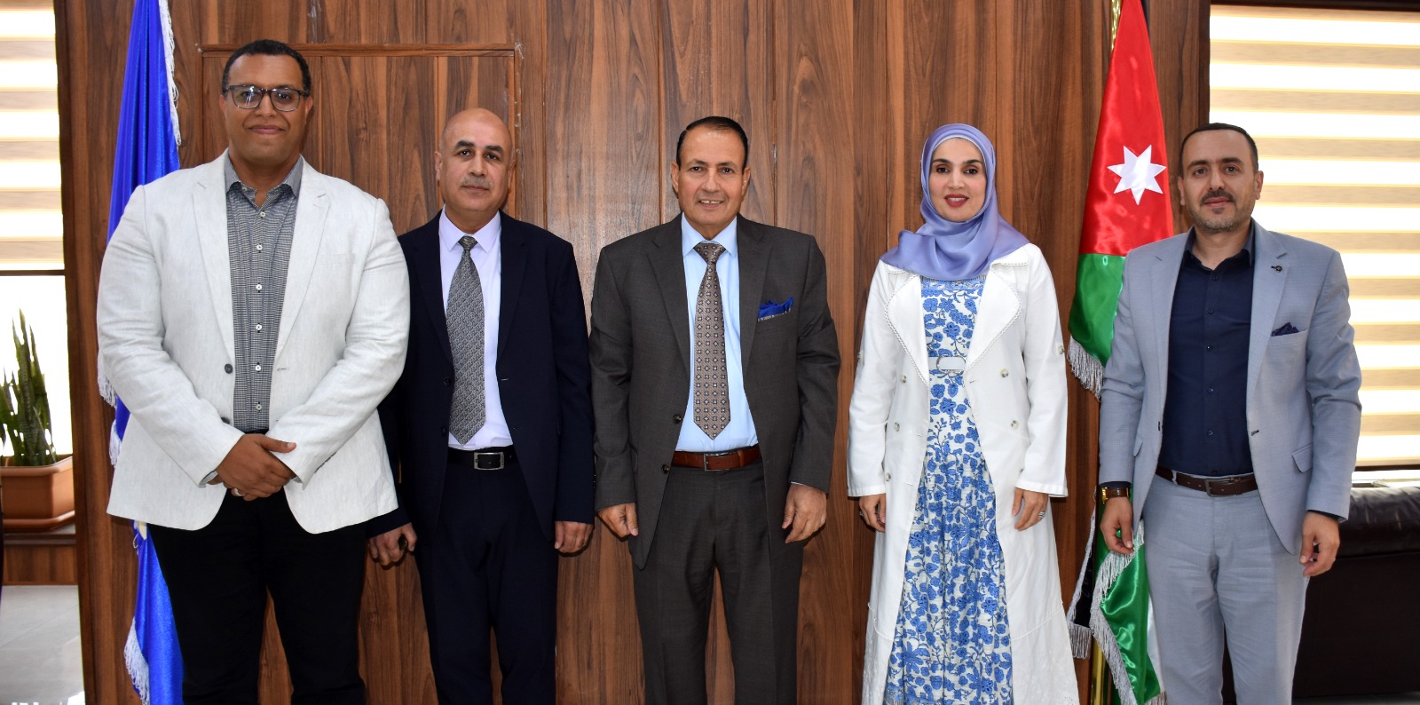 جامعة جدارا توقع اتفاقية تدريب صيدلاني مع سلسلة صيدليات المشفى